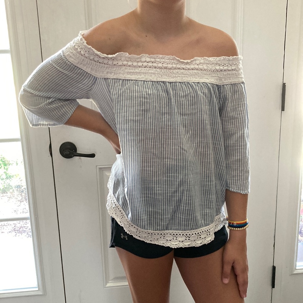 Aerie laced three-quarter sleeve top.